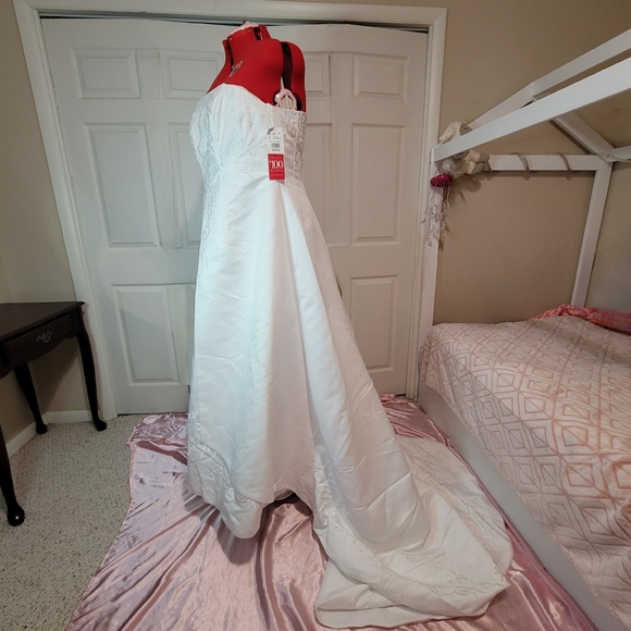 NWT St Tropez White Wedding Dress sz 22W - Picture 7 of 16